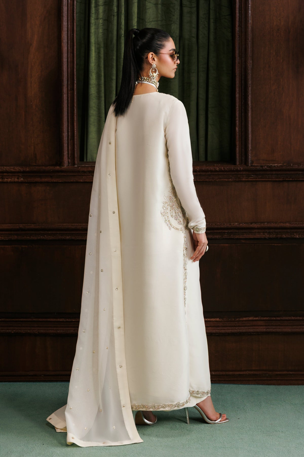 Ruhi - 695