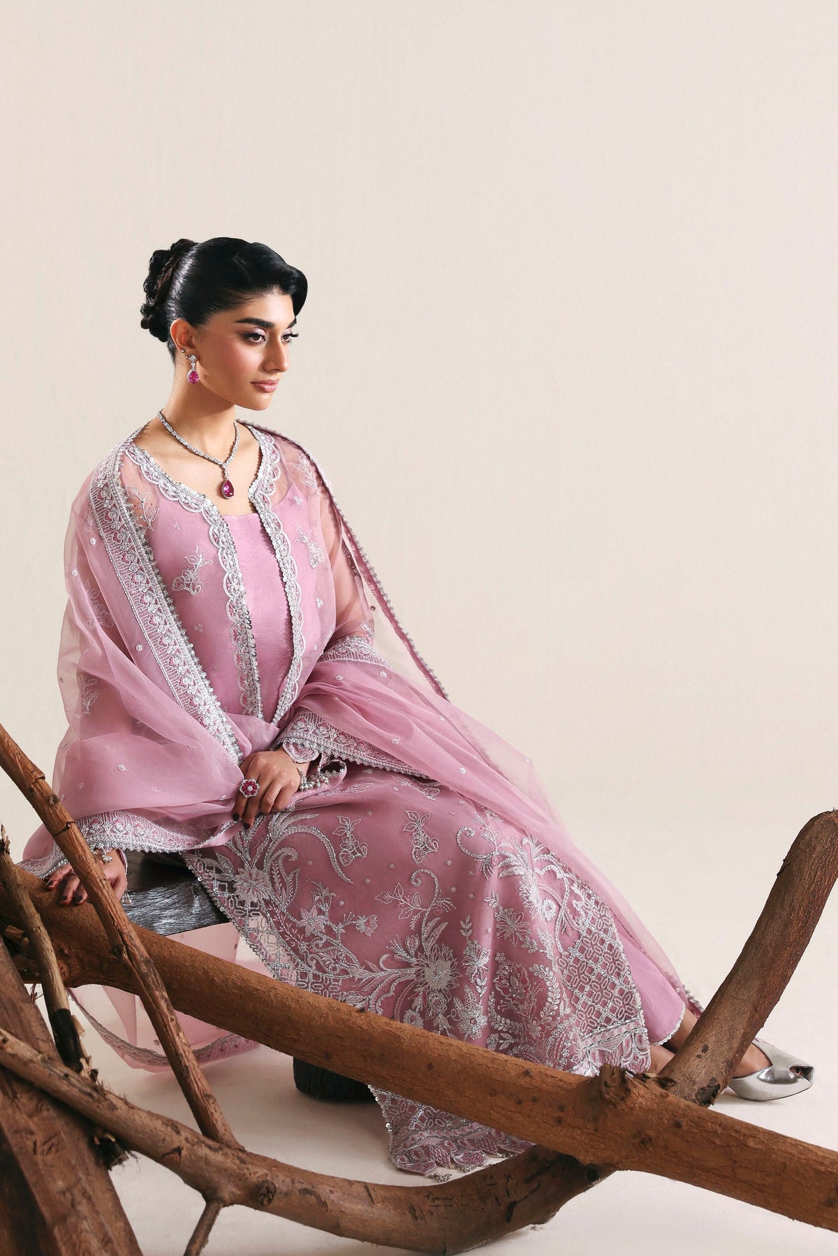 Vale - Formal Pret by Akbar Aslam